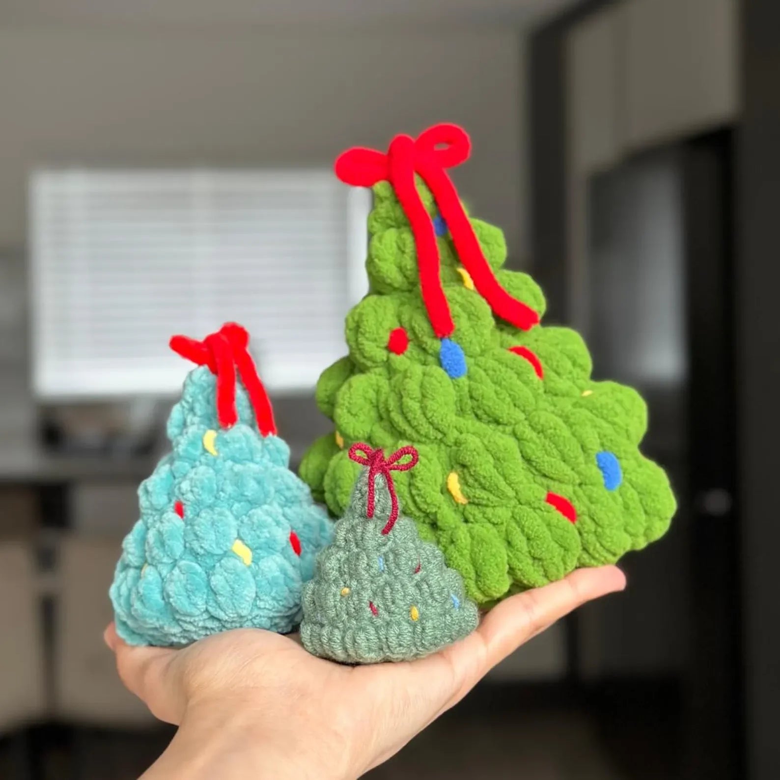 no-sew christmas tree plushie crochet pattern